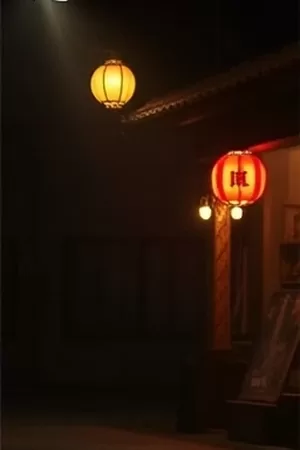 《玻璃海》剧照：少女站在泳池边握着湿透的录取通知书